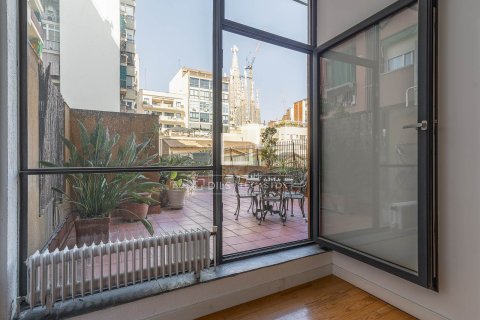Apartamento de 3 dormitorios en venta en Barcelona, Cataluña, Spain № 7144 - foto 3