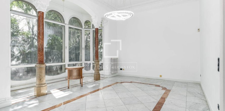 Apartamento de 3 dormitorios en venta en Barcelona, Cataluña, Spain № 7144