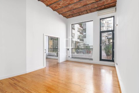 Apartamento de 3 dormitorios en venta en Barcelona, Cataluña, Spain № 7144 - foto 8