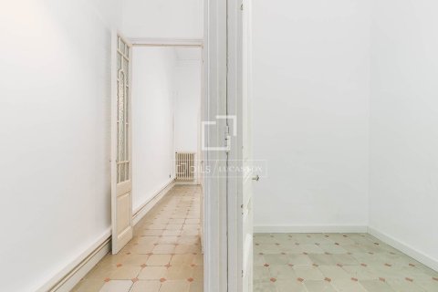 Apartamento de 3 dormitorios en venta en Barcelona, Cataluña, Spain № 7144 - foto 15