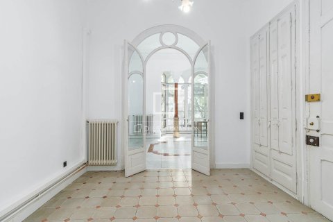 Apartamento de 3 dormitorios en venta en Barcelona, Cataluña, Spain № 7144 - foto 22