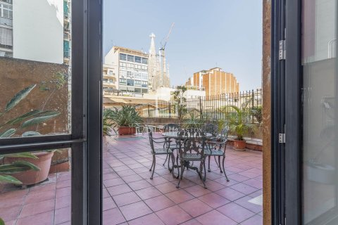 Apartamento de 3 dormitorios en venta en Barcelona, Cataluña, Spain № 7144 - foto 2