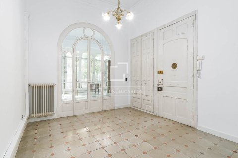 Apartamento de 3 dormitorios en venta en Barcelona, Cataluña, Spain № 7144 - foto 21