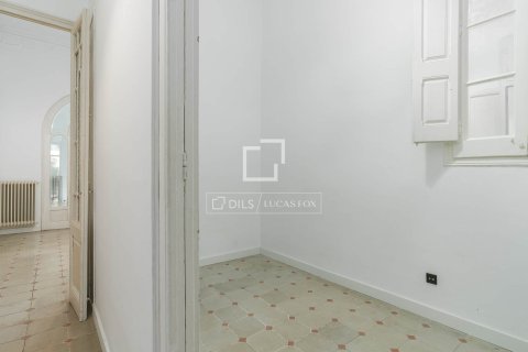 Apartamento de 3 dormitorios en venta en Barcelona, Cataluña, Spain № 7144 - foto 18