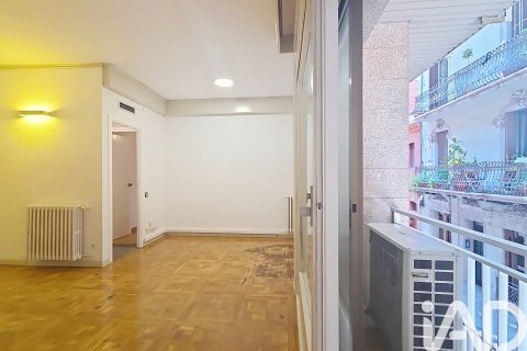 3 bedrooms apartment for sale in Barcelona, Catalonia, Spain № 9044 - photo 3