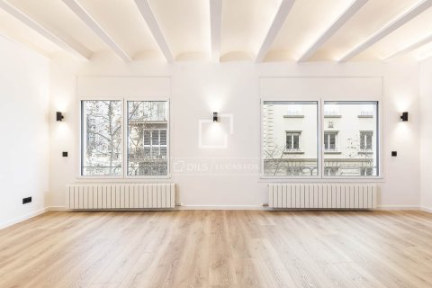 3 bedrooms apartment for sale in Barcelona, Catalonia, Spain № 4349
