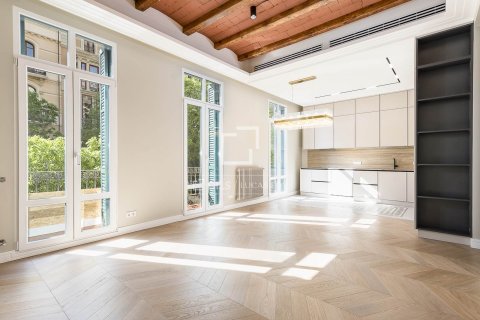 3 bedrooms apartment for sale in Barcelona, Catalonia, Spain № 4351