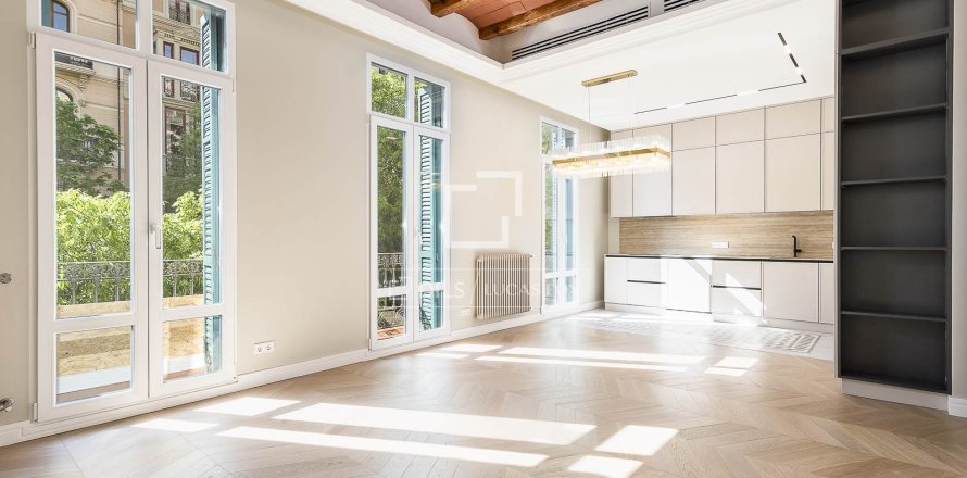 3 bedrooms apartment for sale in Barcelona, Catalonia, Spain № 4351