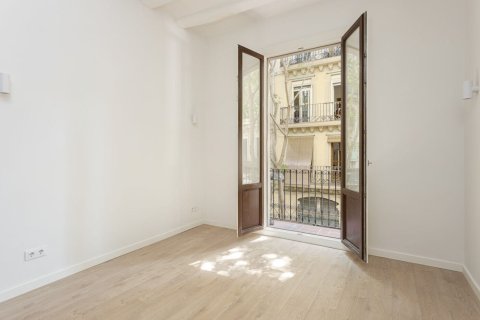 2 bedrooms apartment for sale in Barcelona, Catalonia, Spain № 3610 - photo 2