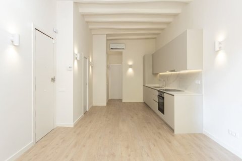 2 bedrooms apartment for sale in Barcelona, Catalonia, Spain № 3610 - photo 3