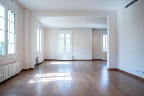 5 chambres apartment à vendre à Barcelona, Catalonia, Spain № 8438 - photo 4