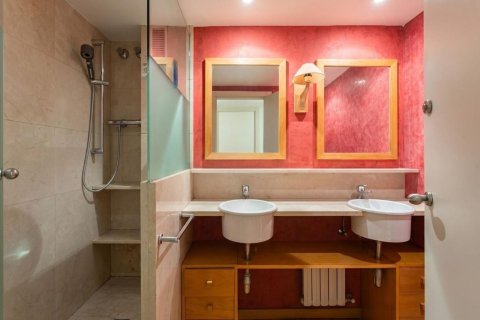 Купить квартиру в Барселона, Испания с 6 комнат, 273м², № 8439 - фото 25