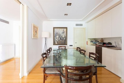 Купить квартиру в Барселона, Испания с 6 комнат, 273м², № 8439 - фото 10