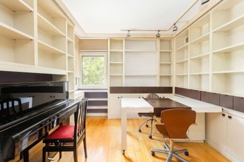 Купить квартиру в Барселона, Испания с 6 комнат, 273м², № 8439 - фото 21