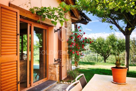 Сasa de 4 dormitorios en venta en Cataluña, Spain № 7673 - foto 22