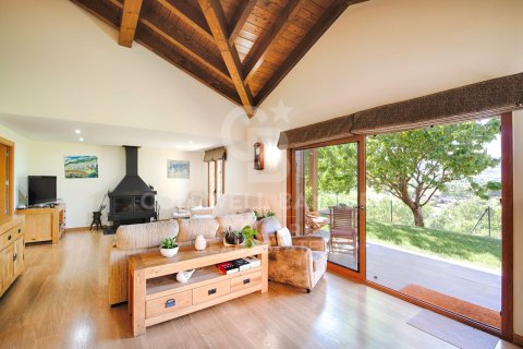 Сasa de 4 dormitorios en venta en Cataluña, Spain № 7673 - foto 11