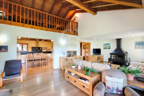 Сasa de 4 dormitorios en venta en Cataluña, Spain № 7673 - foto 3