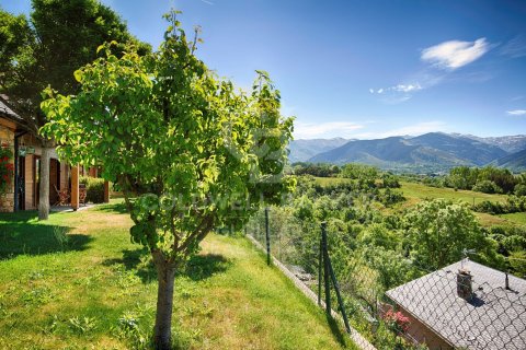 Сasa de 4 dormitorios en venta en Cataluña, Spain № 7673 - foto 26