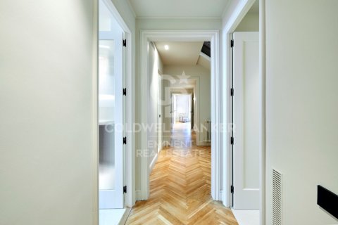 4 bedrooms penthouse for sale in Barcelona, Catalonia, Spain № 7671 - photo 12