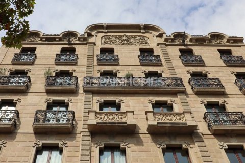3 bedrooms apartment for sale in Barcelona, Catalonia, Spain № 1296