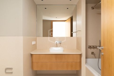 Apartamento de 4 dormitorios en venta en Barcelona, Cataluña, Spain № 1092 - foto 23