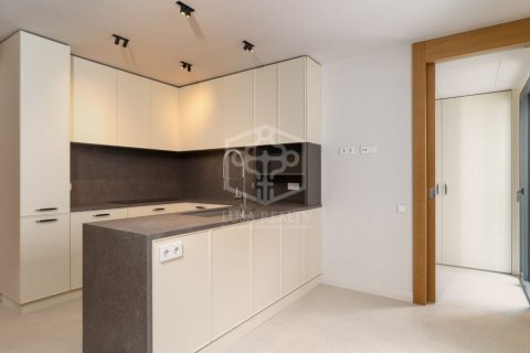 Apartamento de 4 dormitorios en venta en Barcelona, Cataluña, Spain № 1092 - foto 8