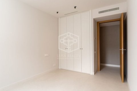 Apartamento de 4 dormitorios en venta en Barcelona, Cataluña, Spain № 1092 - foto 15