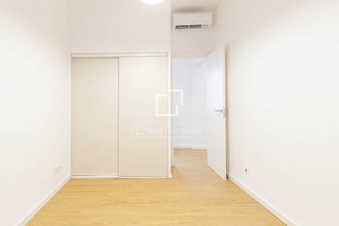 Apartamento de 4 dormitorios en venta en Barcelona, Cataluña, Spain № 8960 - foto 16