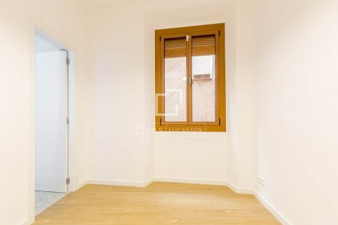 Apartamento de 4 dormitorios en venta en Barcelona, Cataluña, Spain № 8960 - foto 15