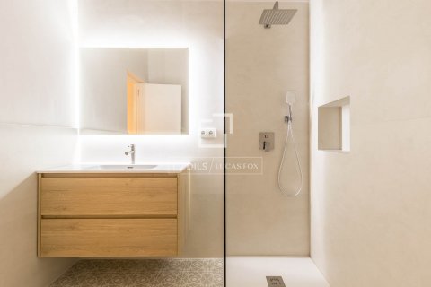 Apartamento de 4 dormitorios en venta en Barcelona, Cataluña, Spain № 8960 - foto 19