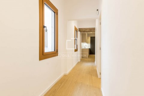 Apartamento de 4 dormitorios en venta en Barcelona, Cataluña, Spain № 8960 - foto 23