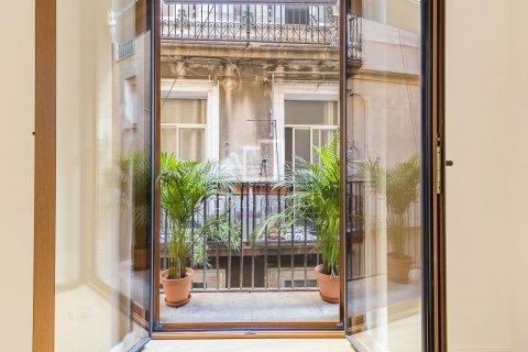 Apartamento de 4 dormitorios en venta en Barcelona, Cataluña, Spain № 8960 - foto 12