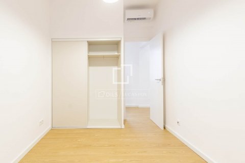 Apartamento de 4 dormitorios en venta en Barcelona, Cataluña, Spain № 8960 - foto 17