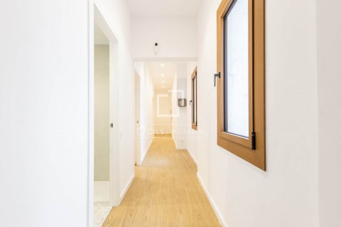 Apartamento de 4 dormitorios en venta en Barcelona, Cataluña, Spain № 8960 - foto 22