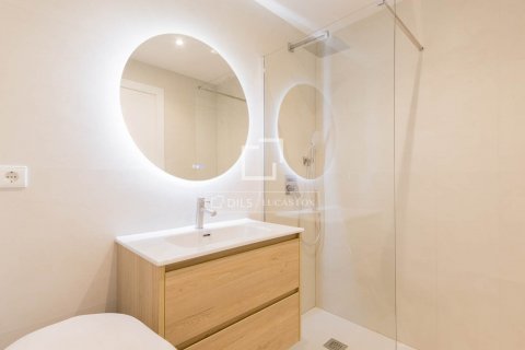 Apartamento de 4 dormitorios en venta en Barcelona, Cataluña, Spain № 8960 - foto 28