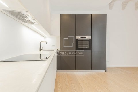 Apartamento de 4 dormitorios en venta en Barcelona, Cataluña, Spain № 8960 - foto 8