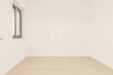 Apartamento de 4 dormitorios en venta en Barcelona, Cataluña, Spain № 8960 - foto 30