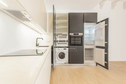 Apartamento de 4 dormitorios en venta en Barcelona, Cataluña, Spain № 8960 - foto 10