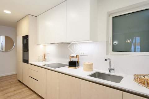 2 bedrooms apartment for sale in Barcelona, Catalonia, Spain № 8728 - photo 11