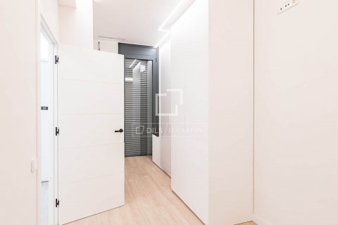 2 bedrooms apartment for sale in Barcelona, Catalonia, Spain № 8727 - photo 8