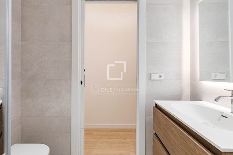 2 bedrooms apartment for sale in Barcelona, Catalonia, Spain № 8727 - photo 13