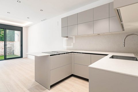 2 bedrooms apartment for sale in Barcelona, Catalonia, Spain № 8727 - photo 5