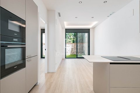 2 bedrooms apartment for sale in Barcelona, Catalonia, Spain № 8727 - photo 2