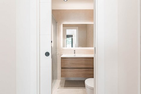 2 bedrooms apartment for sale in Barcelona, Catalonia, Spain № 8727 - photo 17