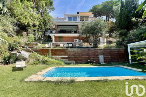 Сasa de 4 dormitorios en venta en Arenys de Munt, Barcelona, Cataluña, Spain № 4996 - foto 2