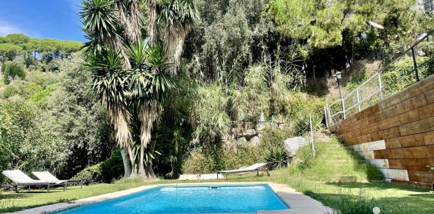 Сasa de 4 dormitorios en venta en Arenys de Munt, Barcelona, Cataluña, Spain № 4996