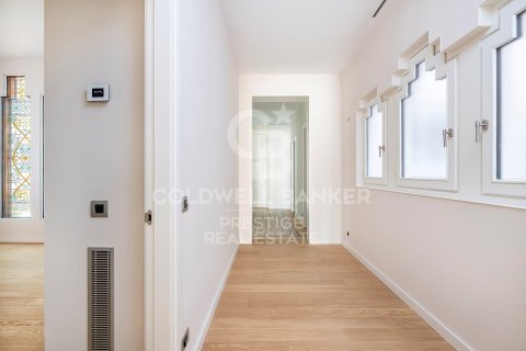 Apartamento de 3 dormitorios en venta en Barcelona, Cataluña, Spain № 5750 - foto 18