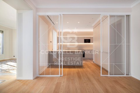 Apartamento de 3 dormitorios en venta en Barcelona, Cataluña, Spain № 5750 - foto 5