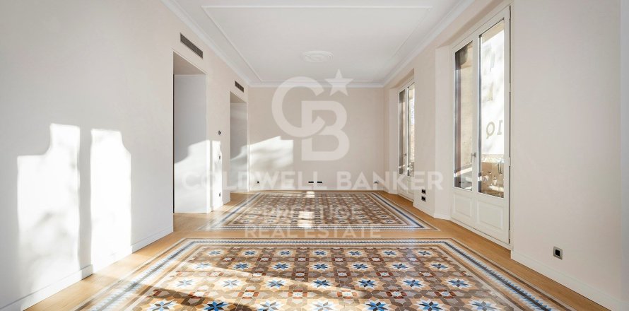 Apartamento de 3 dormitorios en venta en Barcelona, Cataluña, Spain № 5750