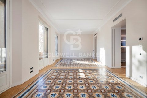 Apartamento de 3 dormitorios en venta en Barcelona, Cataluña, Spain № 5750 - foto 6